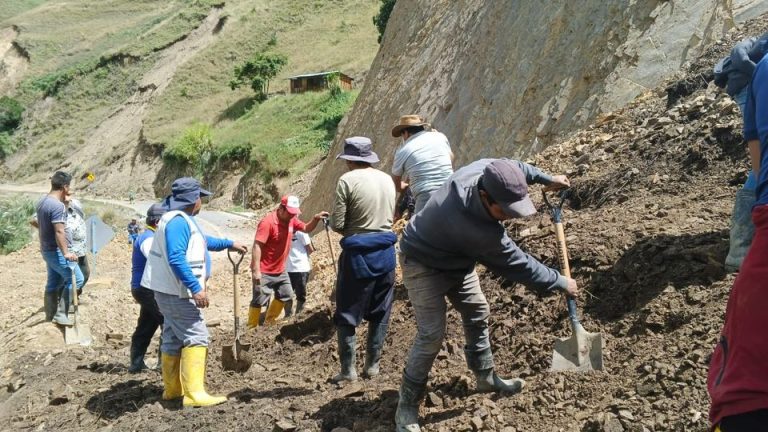 Trabajamos en el paso provisional desde la Victoria de Imbana hacia la Ciudad de Loja